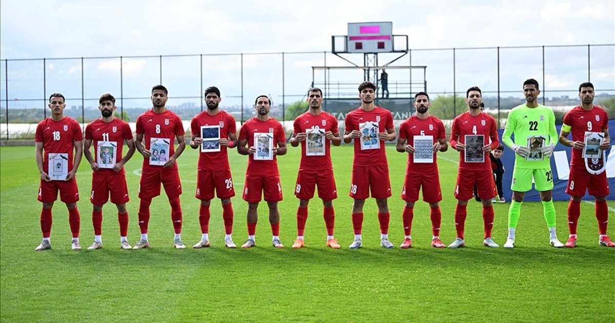 İran Milli Takımı, Kosta Rika maçı öncesi savaşta hayatını kaybeden çocukları andı