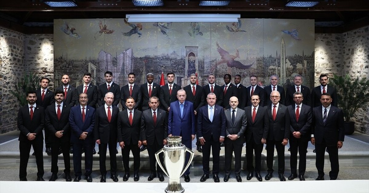 Cumhurbaşkanı Erdoğan Galatasaray Futbol Takımı'nı kabul etti