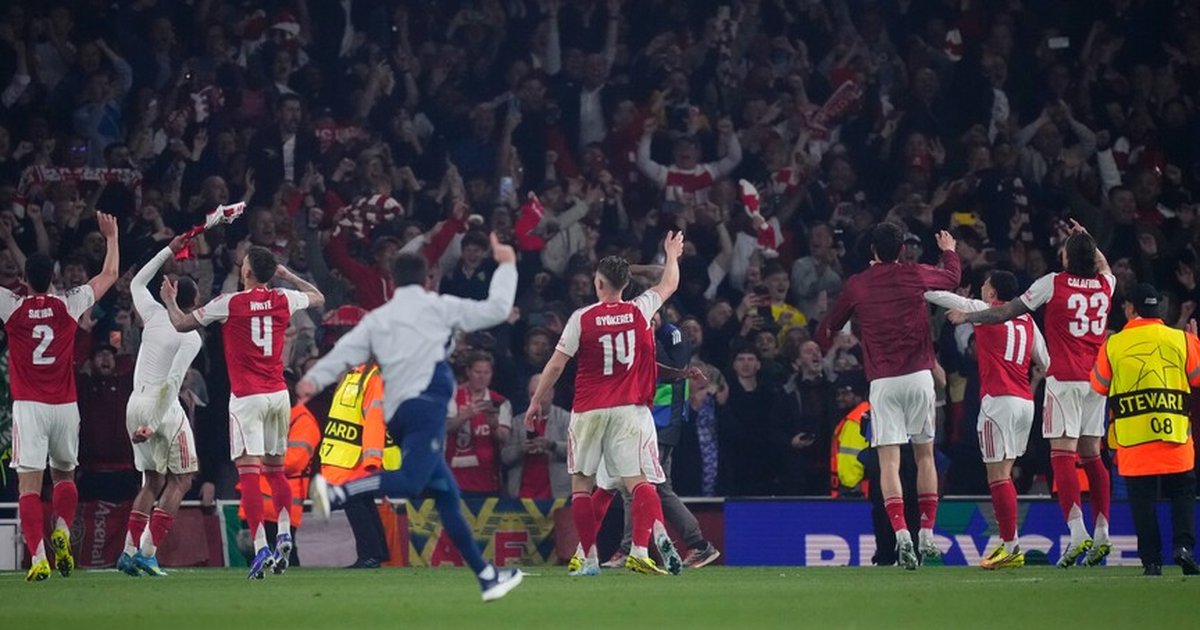 Arsenal 22 yıl sonra Premier Lig şampiyonu oldu