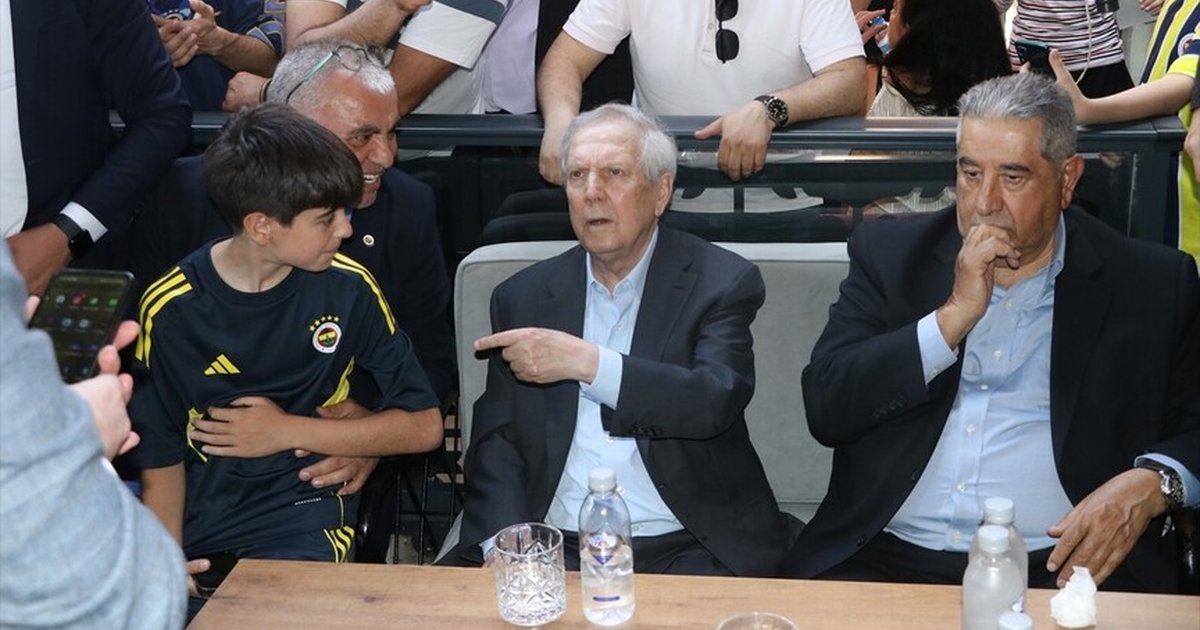 Aziz Yıldırım, Yalova Fenerbahçeliler Derneği'ni ziyaret etti