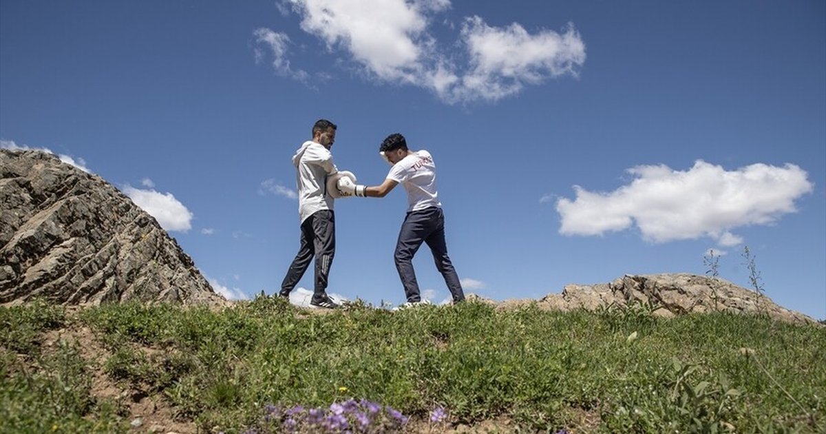 Tunceli'nin Munzur Vadisi kick boksçulara antrenman sahası oldu