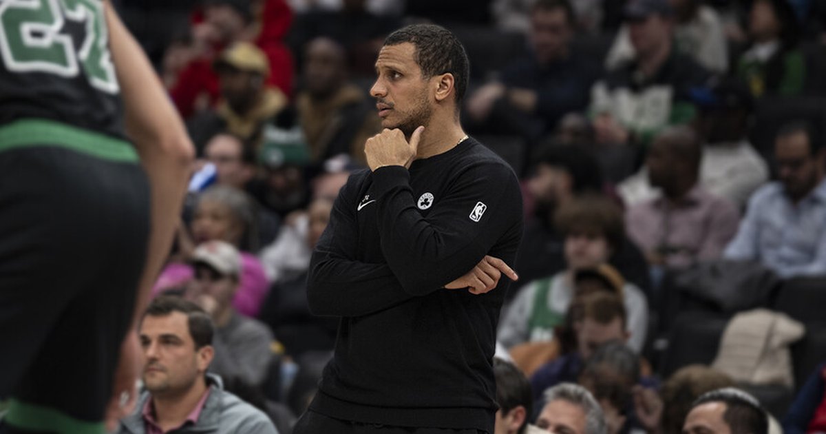 Joe Mazzulla NBA'de sezonun en iyi başantrenörü ödülünü kazandı