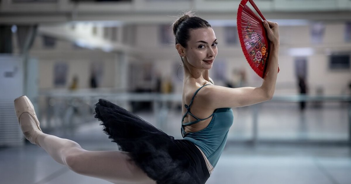 Türk balerin Nilay Tahiroğlu Moskova'da yarı finale yükseldi