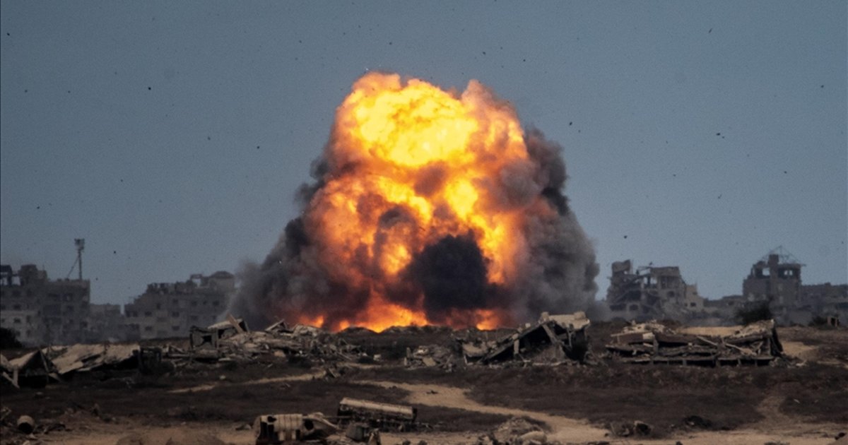 İsrail ordusu Gazze'ye hava ve topçu saldırıları düzenledi