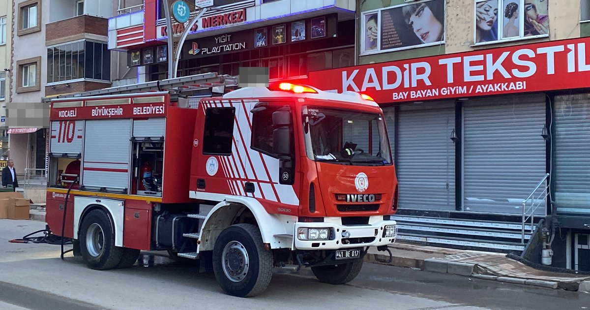 Kocaeli'de ofiste bilgisayar patlaması yangına neden oldu