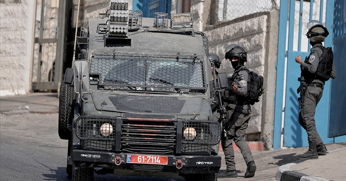 İsrail ordusu Batı Şeria'da 40 Filistinliyi gözaltına aldı