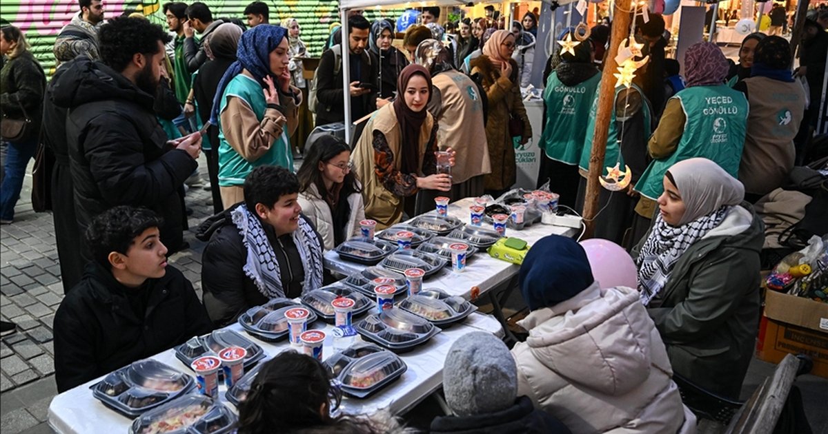 İstanbul'da STK'lerden '15 Ramazan Dünya Yetimler Günü' programı