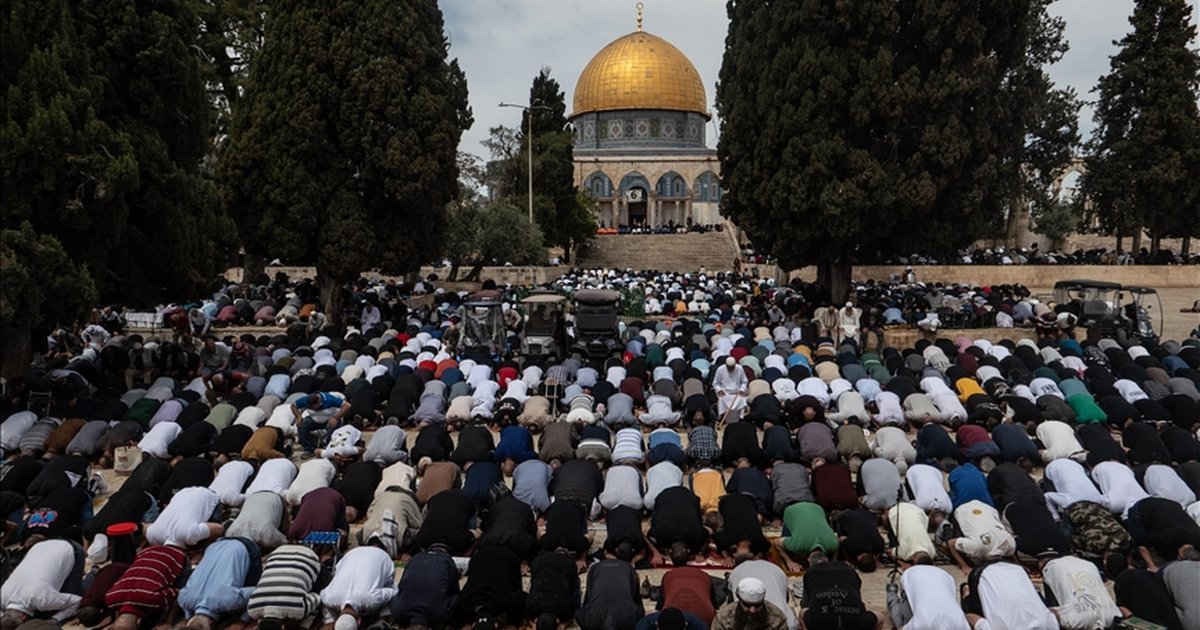 İsrail, Mescid-i Aksa'da Cuma Namazını Yasakladı