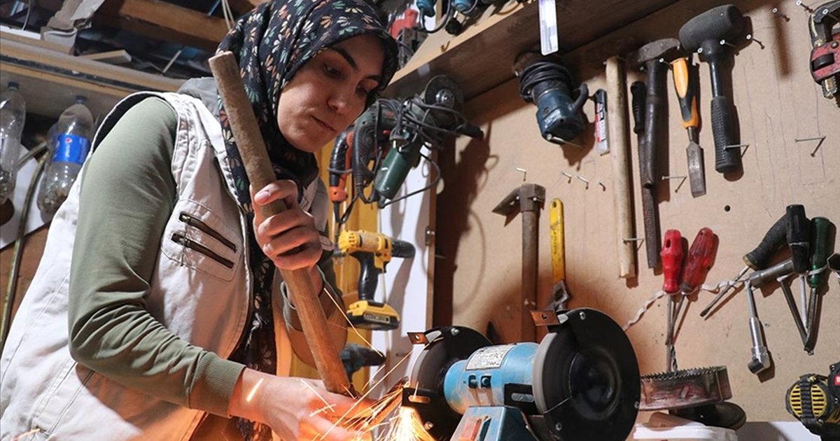 Kadın girişimci kendi mobilya atölyesini kurdu