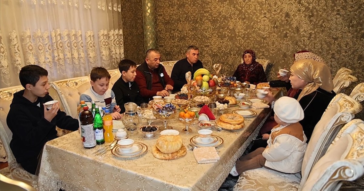 Özbekistan'da Ramazanda 'Ağız Açar' İftar Geleneği