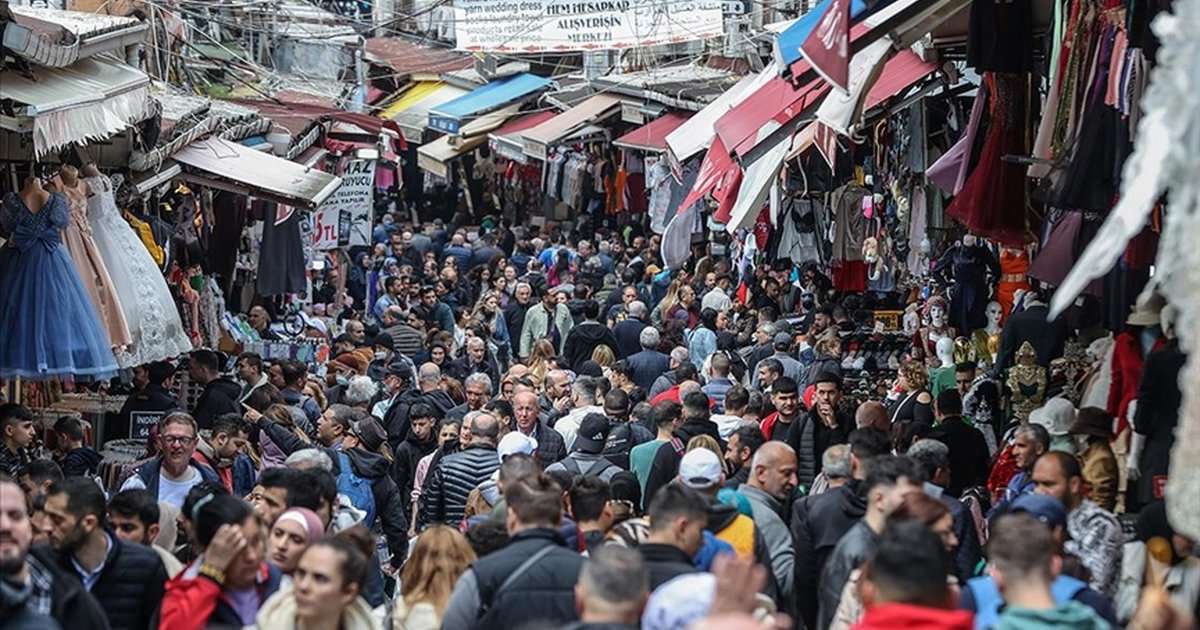 Eminönü'nde Ramazan Bayramı alışverişi yoğunluğu