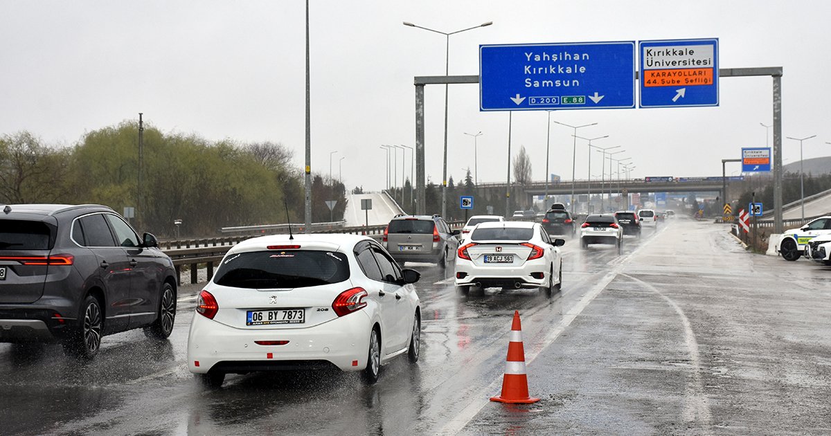 43 ilin geçiş güzergahında trafik yoğunluğu