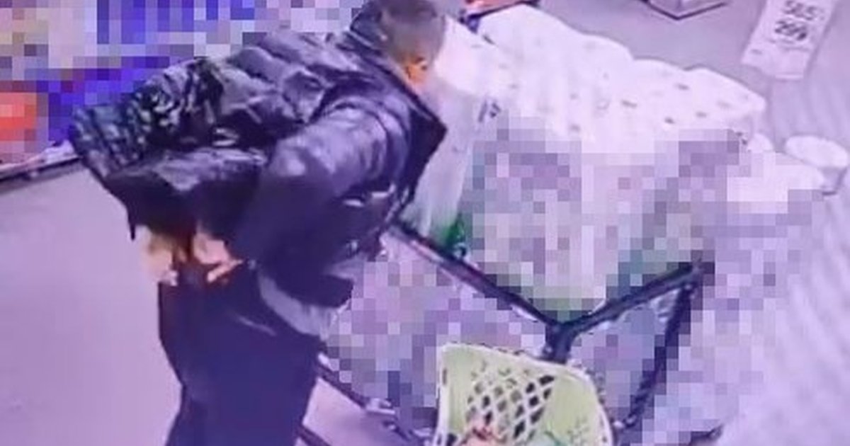 Marketten alkol hırsızlığı güvenlik kamerasında