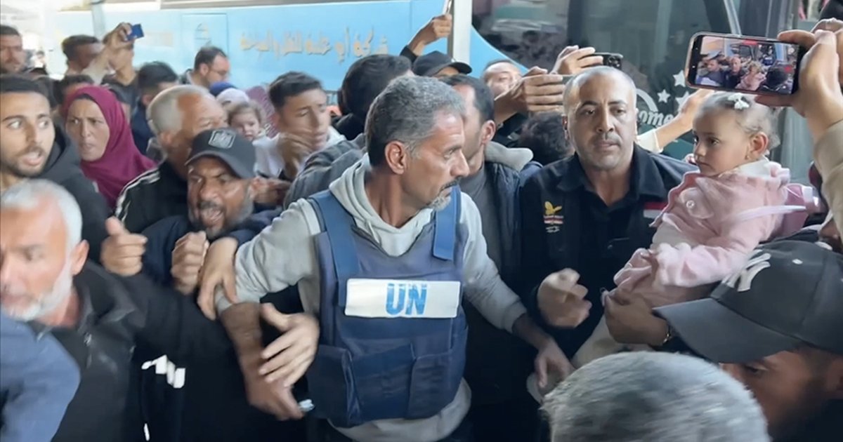 Gazze'den tahliye edilen prematüre bebekler ailelerine kavuştu