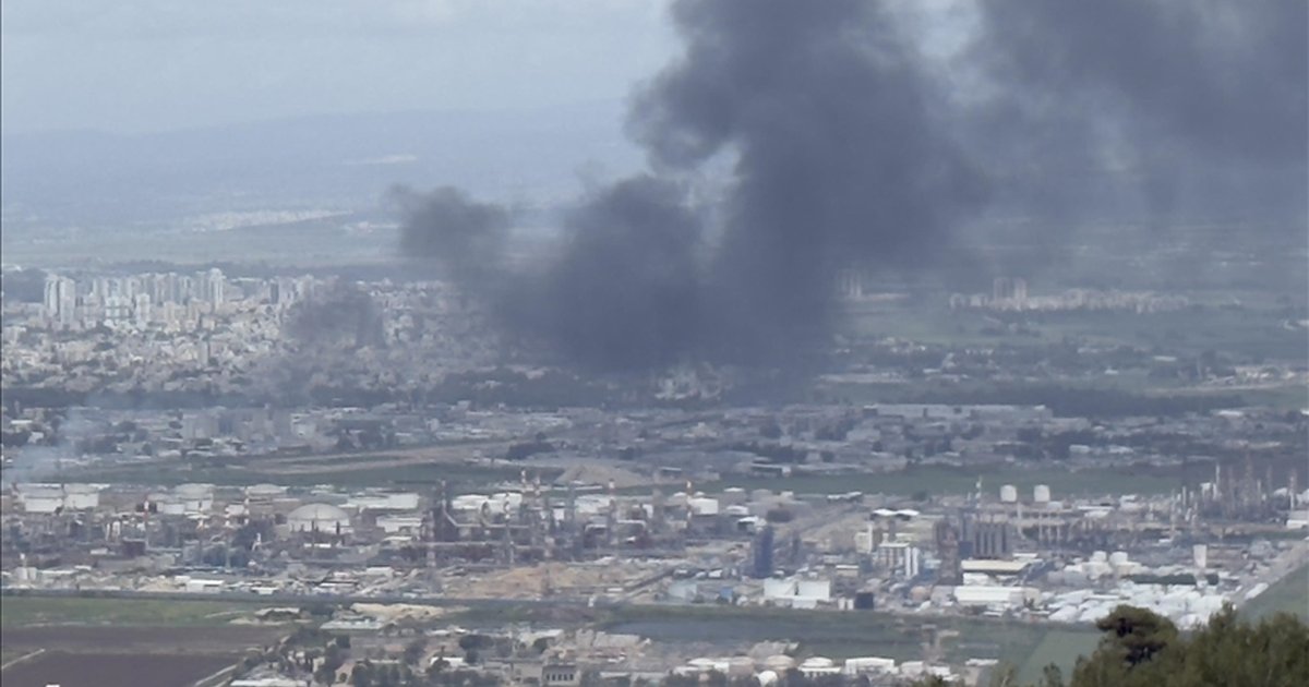 İran'ın İsrail'e Misillemesinde Füze Parçaları Hayfa'ya İsabet Etti
