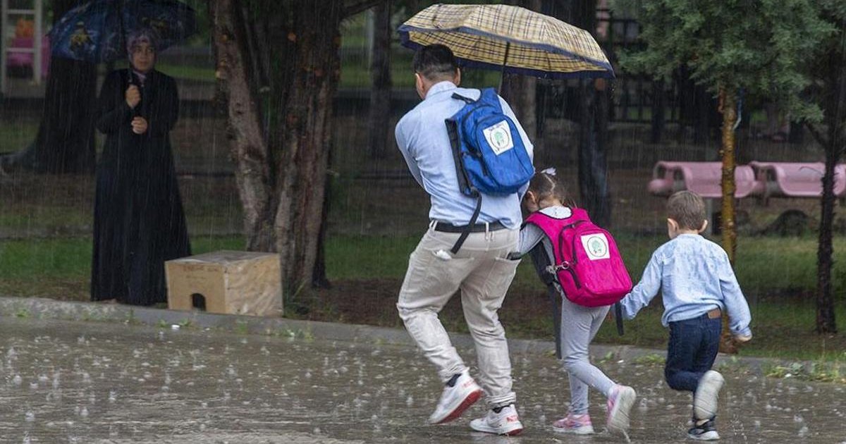 Antakya'da sağanak nedeniyle eğitime ara verildi