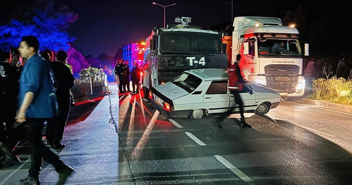Bodrum'da TOMA ile otomobil çarpıştı