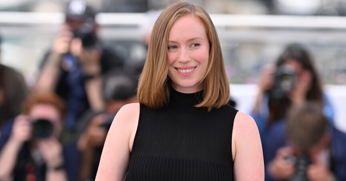 Hannah Einbinder Cannes'da Filistin'e desteğini vurguladı