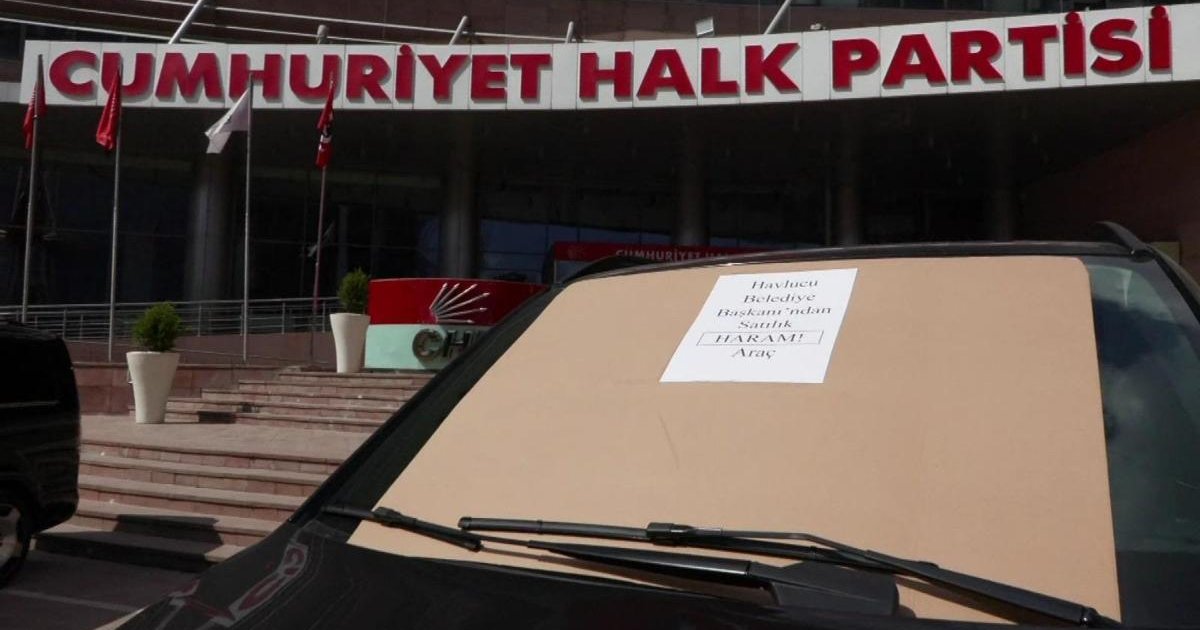 Özgür Özel'in makam araçları sergileniyor