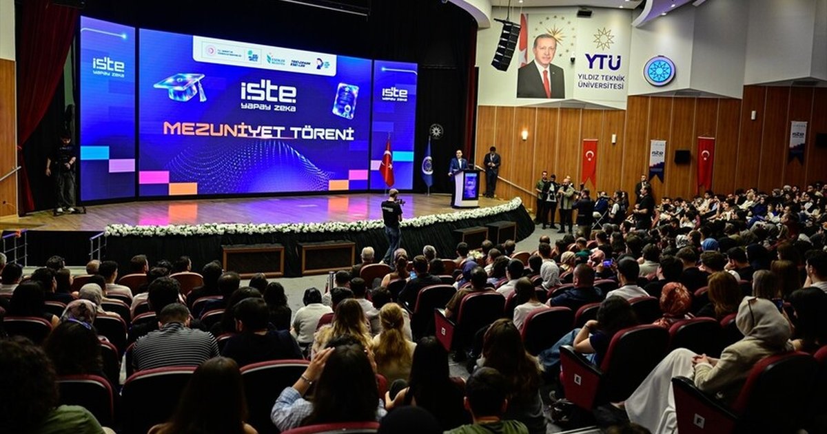 Esenler'de 'İş'te Yapay Zeka' programı mezuniyet töreni
