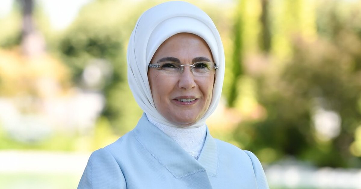 Emine Erdoğan'dan İzmit Körfezi temizlik çalışmalarına tebrik