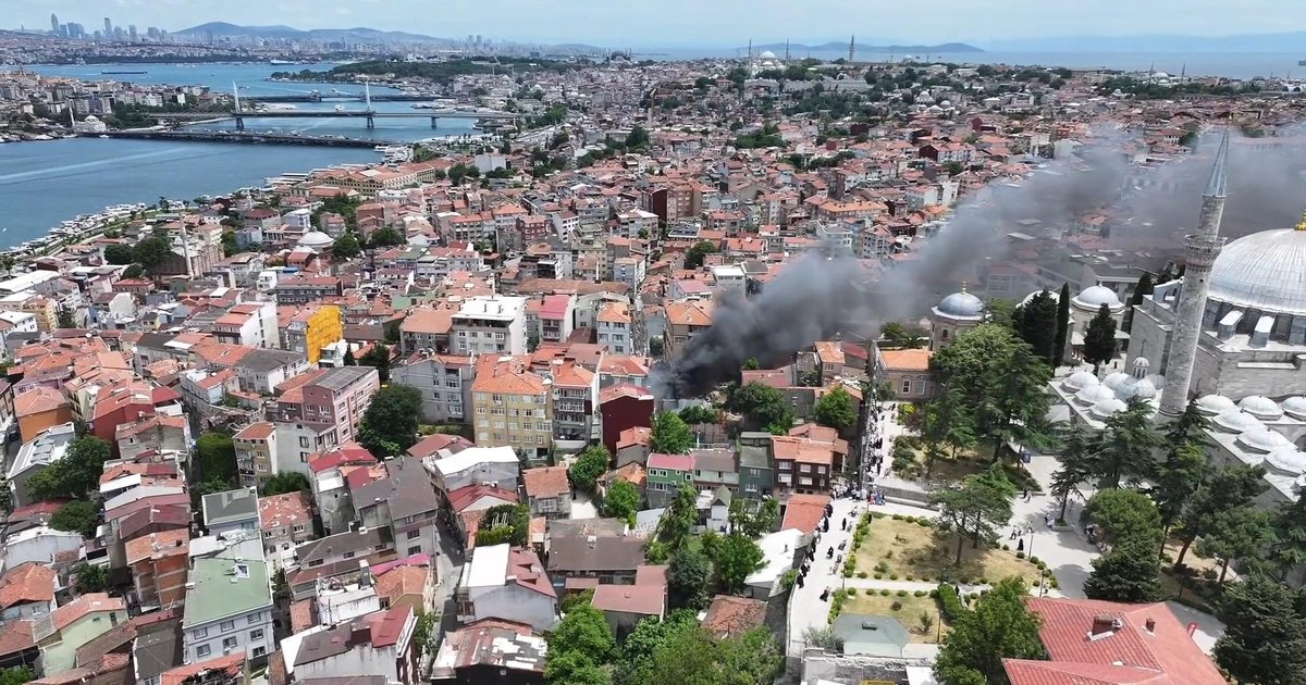 Balat'ta otomobil tamirhanesinde yangın